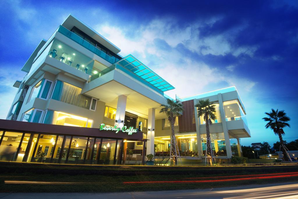 The Beverly Hills Hotel Nakhonratcsaszima Kültér fotó