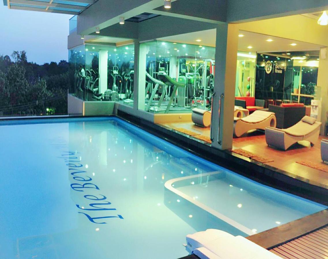 The Beverly Hills Hotel Nakhonratcsaszima Kültér fotó