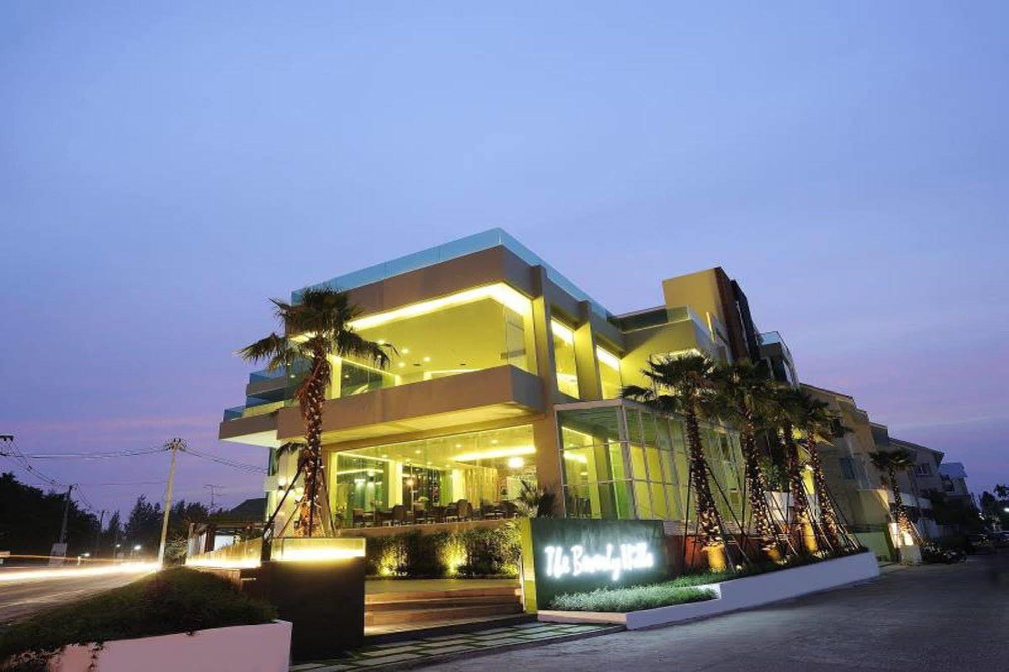 The Beverly Hills Hotel Nakhonratcsaszima Kültér fotó