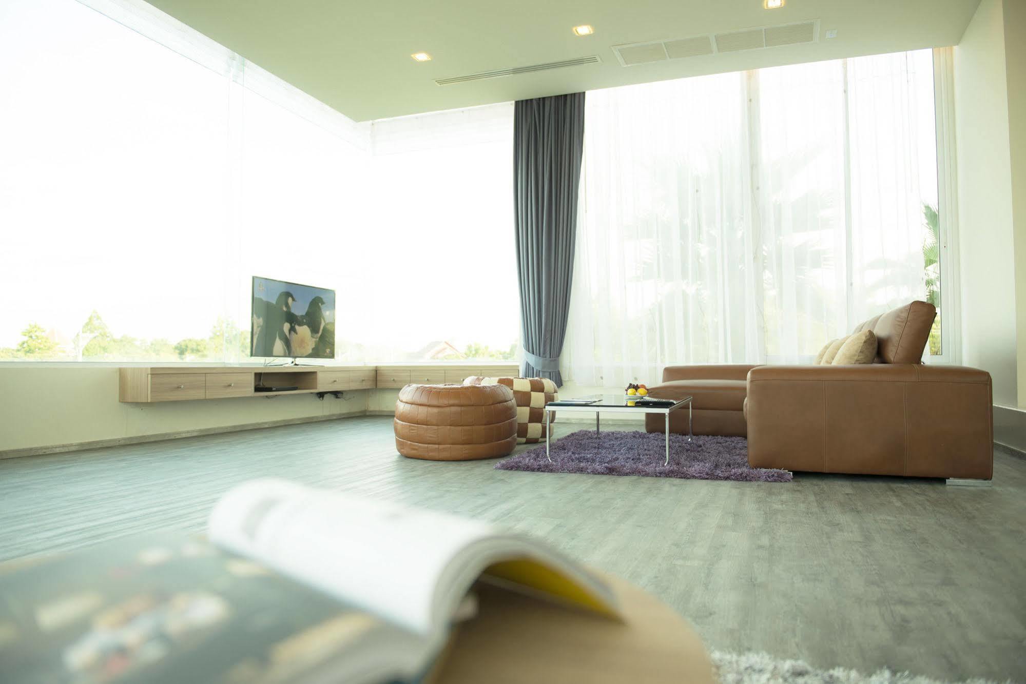 The Beverly Hills Hotel Nakhonratcsaszima Kültér fotó